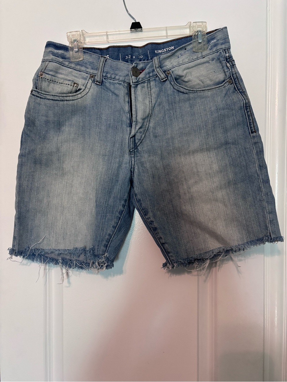 Express Kingston Distressed Denim Cutoff Shorts in Faded Blue Size 32